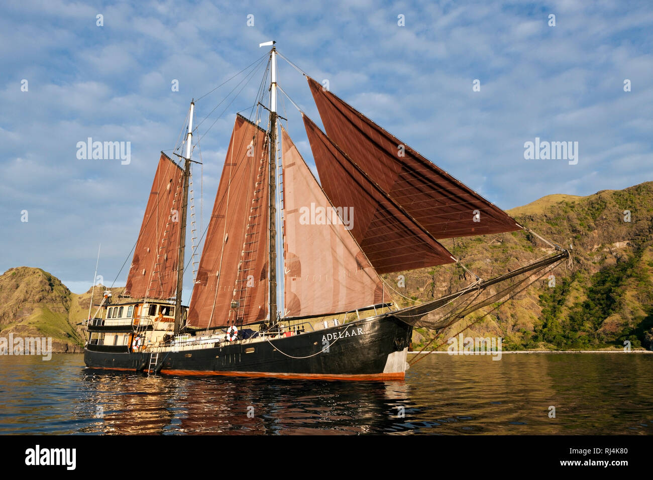 Tauch-Kreuzfahrtschiff SS Adelaar di Komodo, Komodo Nationalpark, Indonesien Foto Stock