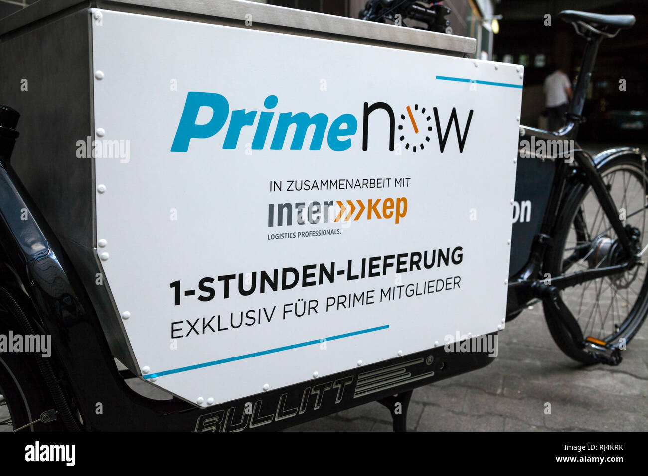 Noleggio di Amazon ora uno ora la consegna a Berlino Germania Foto Stock