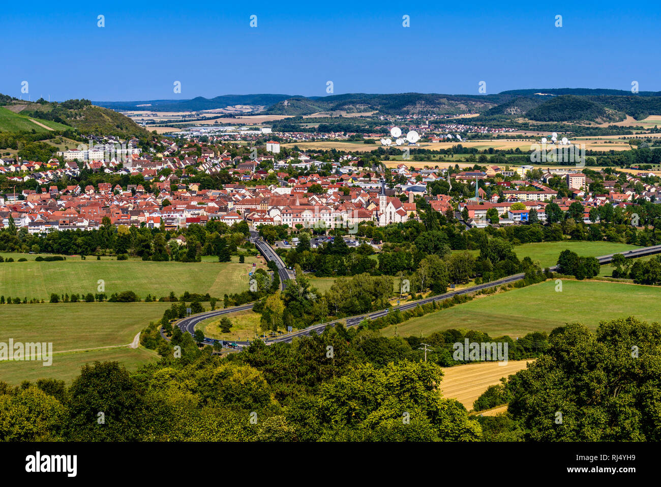 Deutschland, Bayern, Unterfranken, Fr?nkisches Saaletal, Hammelburg, Ortsansicht mit Saaletal, Blick von Schloss Saaleck Foto Stock