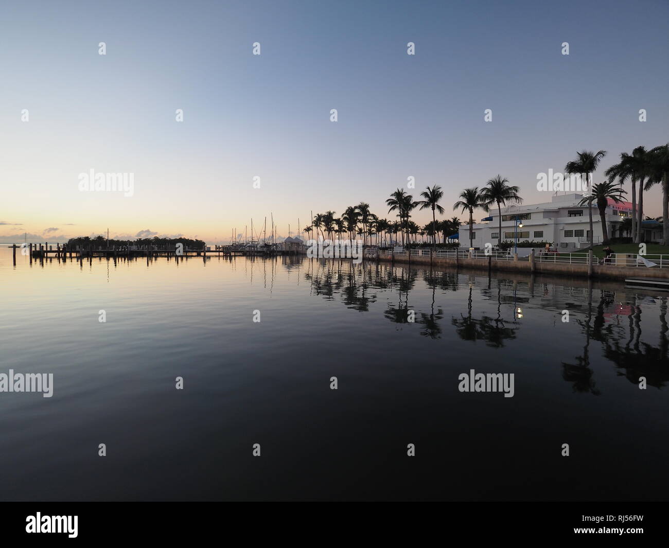 Alba sul tasto Cena Marina in Coconut Grove, Miami, Florida. Foto Stock