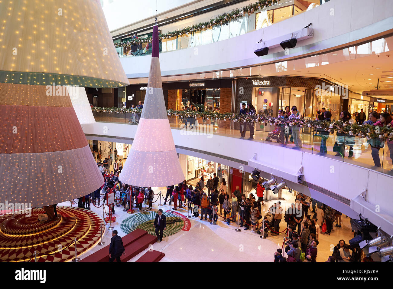 HONG KONG - 25 dicembre 2015: Natale decorazioni a ifc centro commerciale per lo shopping di Hong Kong. Hong Kong centri commerciali per lo shopping sono alcune tra le più grandi e più impr Foto Stock