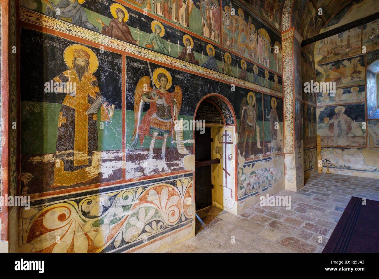 Affreschi nel vestibolo della chiesa del monastero, serbo monastero ortodosso Piva, provincia Pluzine, Montenegro Foto Stock