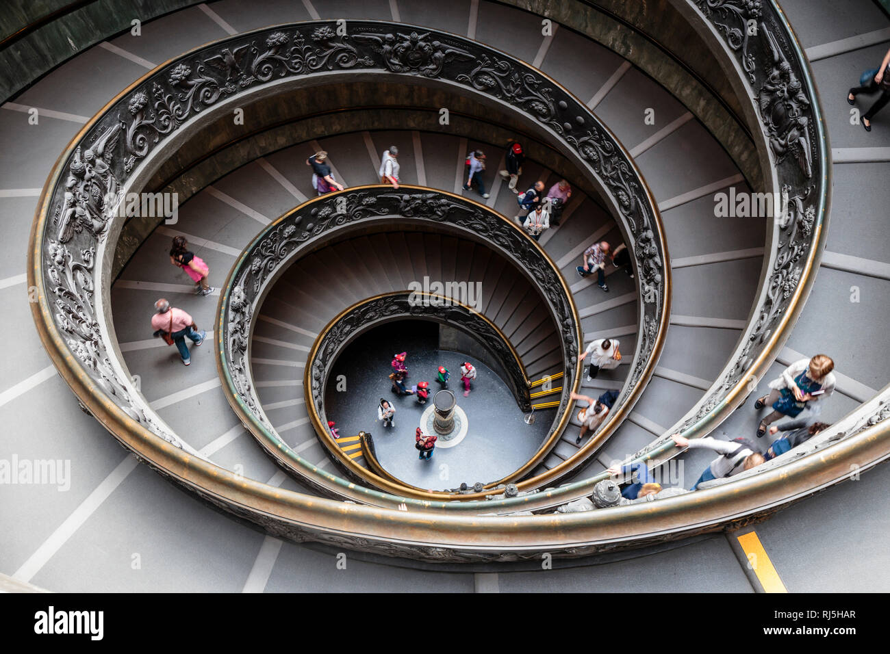 Europa, Italien, Lazio, Rom Vatikan, Die doppelläufige, spiralförmige Treppe, die den Ausgang aus den Vatikanischen Museen bildet (gestaltet 1932 vo Foto Stock