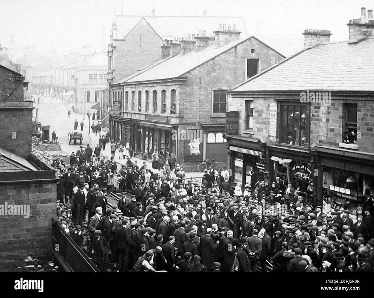 Posa prima i binari del tram nel 1901, Burnley Foto Stock