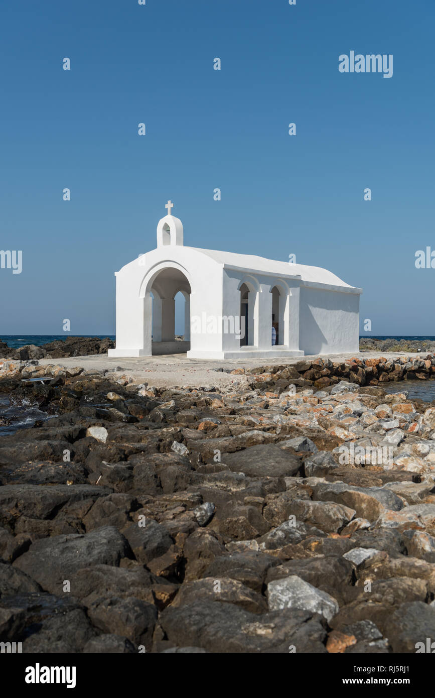 Cappella bianca di st. Nicholas su un isola Foto Stock