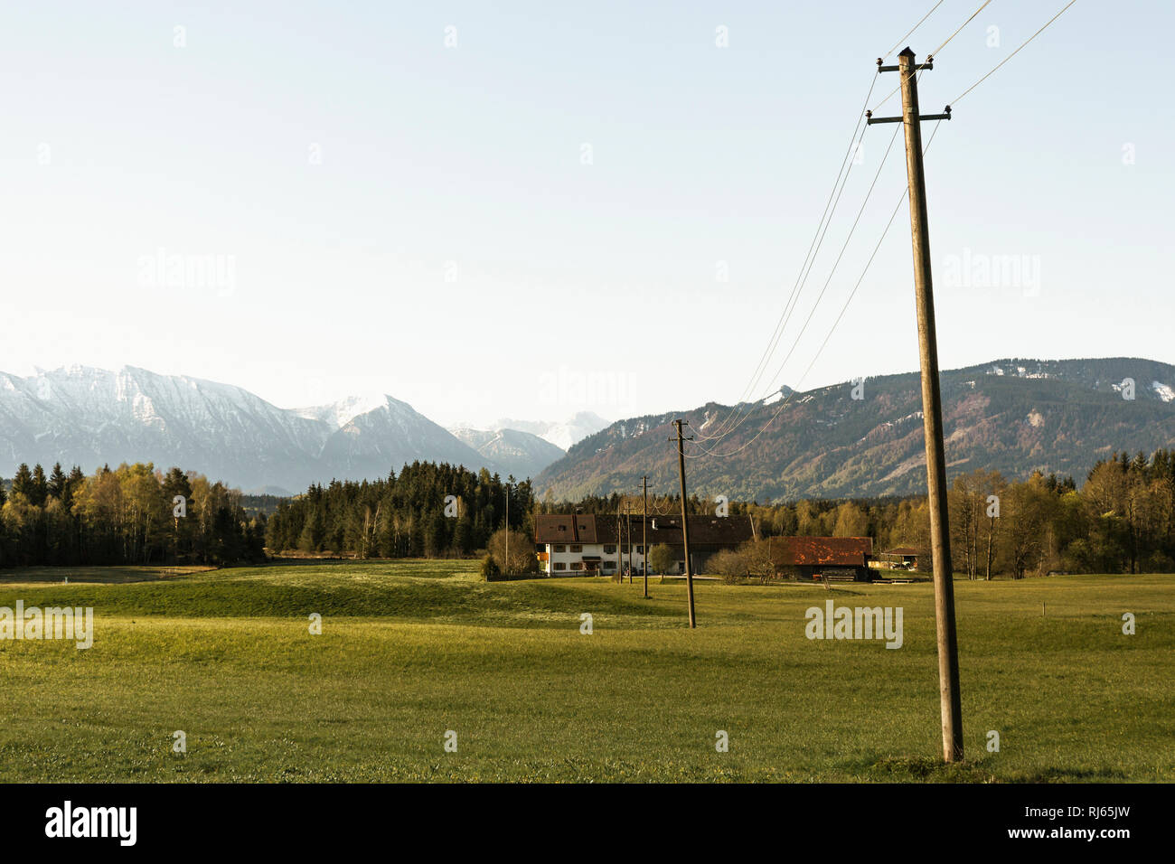 Stromleitung in den Bayrischen Alpen, Foto Stock