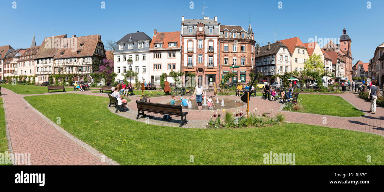 Frankreich, Elsass, Wissembourg, Grünanlage an der Lauter Foto Stock