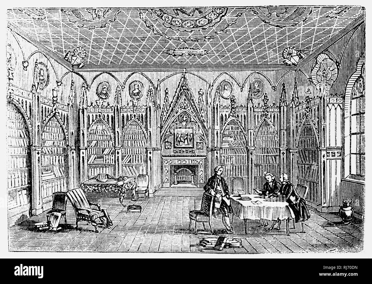 La galleria di Strawberry Hill House costruito a Twickenham, a sud-ovest di Londra, ravvivare lo stile gotico alcuni decenni prima di Victorian successori. Fu costruito da Orazio Walpole, 4° Conte di Orford (1717-1797), noto anche come Horace Walpole, il figlio del primo Primo Ministro britannico Sir Robert Walpole, fu uomo politico whig, storico dell'arte, uomo di lettere, antiquario e una scrittrice inglese la cui fama letteraria si appoggia sul primo romanzo gotico, il castello di Otranto (1764), e le sue lettere, che sono dei vantaggi sociali e interessi politici. Foto Stock