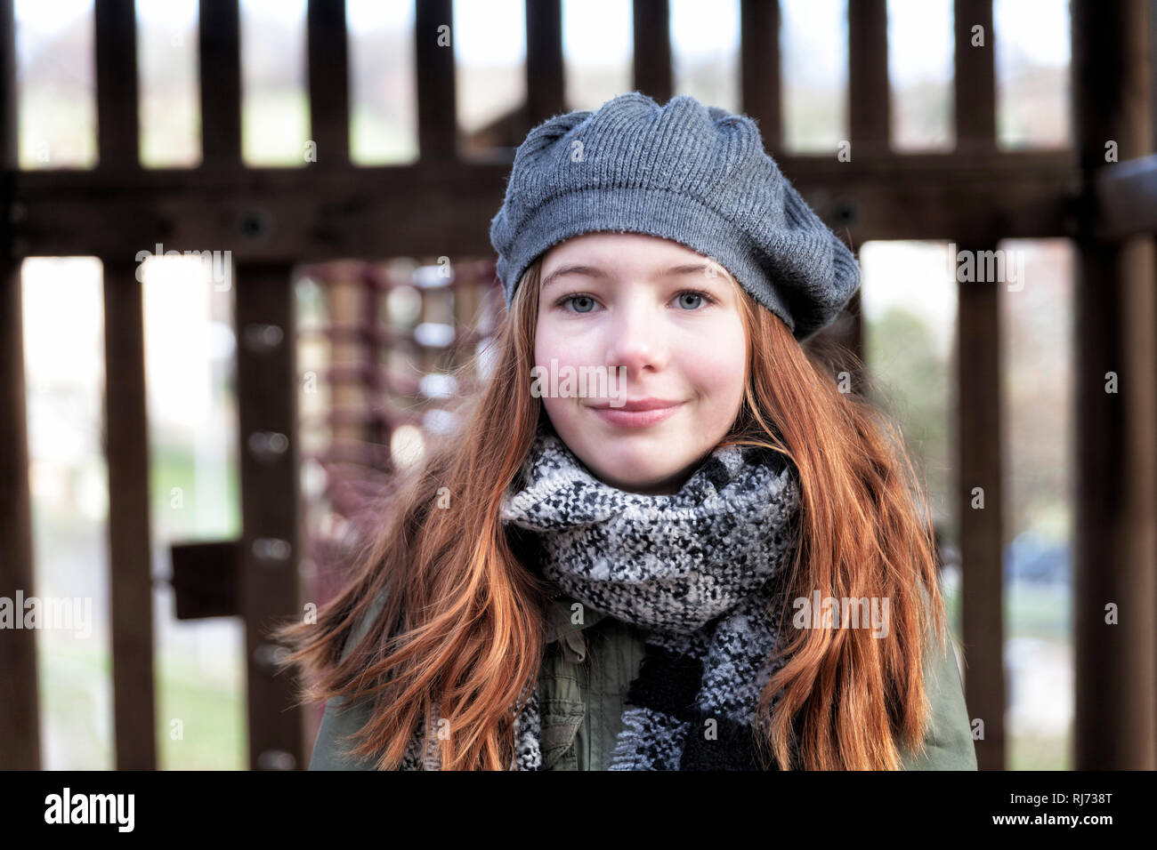 Mädchen, 12 Jahre alt, mit roten Haaren, Ritratto Foto Stock