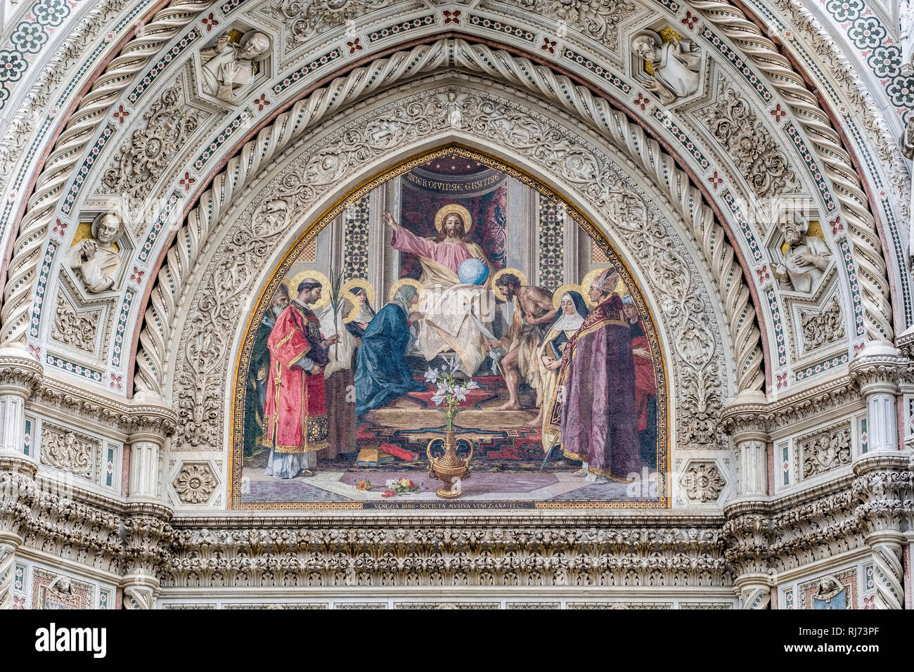Armonici incisioni rupestri e dipinti presso il cancello di ingresso del Duomo di Firenze, Cattedrale di Santa Maria del Fiore, Doumo Foto Stock