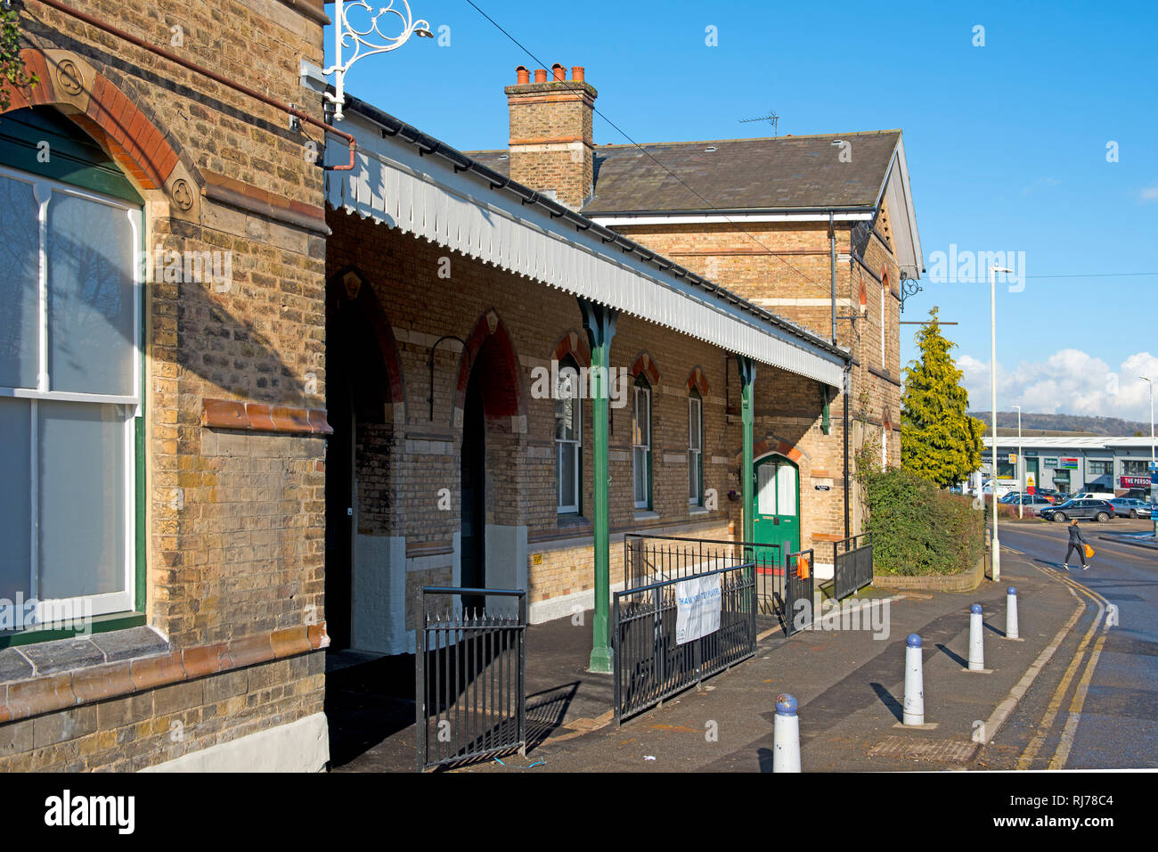 Il recentemente rinnovato Bat & Stazione a sfera vicino a Sevenoaks, Kent, Regno Unito.La stazione è stata la prima stazione ferroviaria a Sevenoaks e utilizzato dalla regina Victoria Foto Stock