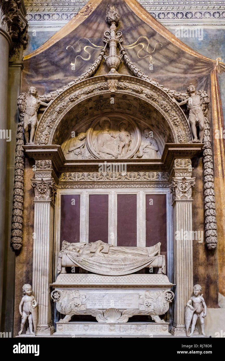 Tomba di Carlo Marsuppini all interno della Basilica di Santa Croce, Basilica di Santa Croce Foto Stock