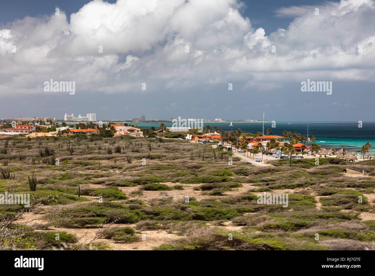 Spiaggia di Arashi come visto dal Faro California area, Hudishibana, Aruba, dei Caraibi Foto Stock