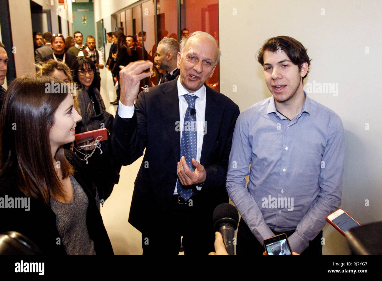 Foto LaPresse - Mourad Balti Touati 05/02/2019 Milano (Ita) - via Gattamelata 5 Cronaca Per il Safer Internet Day incontro contro il cyberbullismo una nuova alleanza tra scuola e famiglia con la presenza del Ministro dell'Istruzione Nella foto: Marco Bussetti, Ministro dell'Istruzione Foto Stock