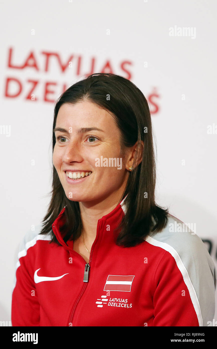 La lettonia, Lettonia. 5 febbraio, 2018. Anastasija Sevastova della Lettonia reagisce durante la media e tifosi evento prima della prossima la Lettonia sempre prima la Fed Cup in Riga, Lettonia, Febbraio 5, 2018. La Fed Cup si svolgerà nel febbraio 9-10. Credito: Edijs Palens/Xinhua/Alamy Live News Foto Stock