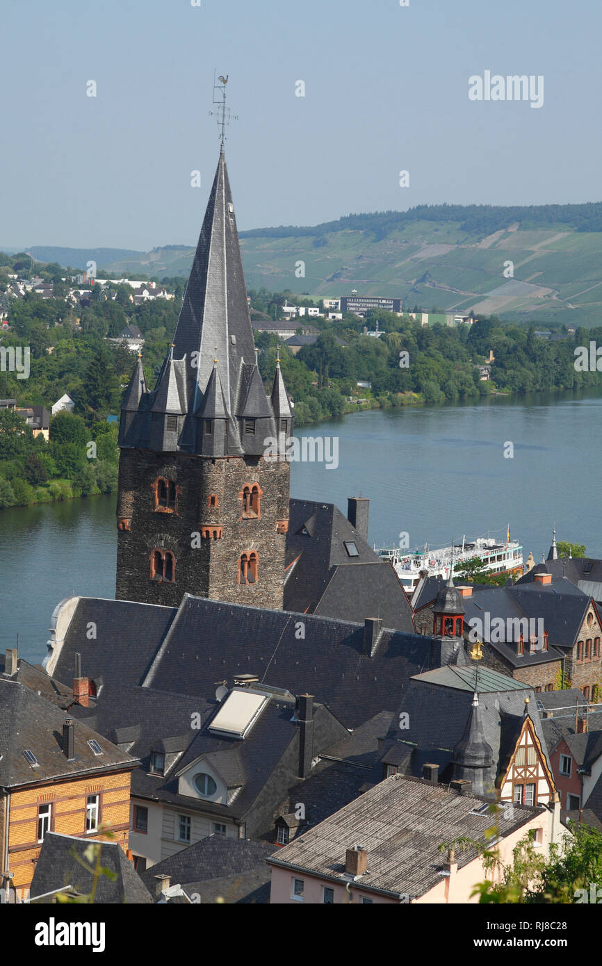 San Michaelkirche in der Altstadt von Bernkastel, Bernkastel-Kues, Renania-Palatinato, Deutschland Foto Stock