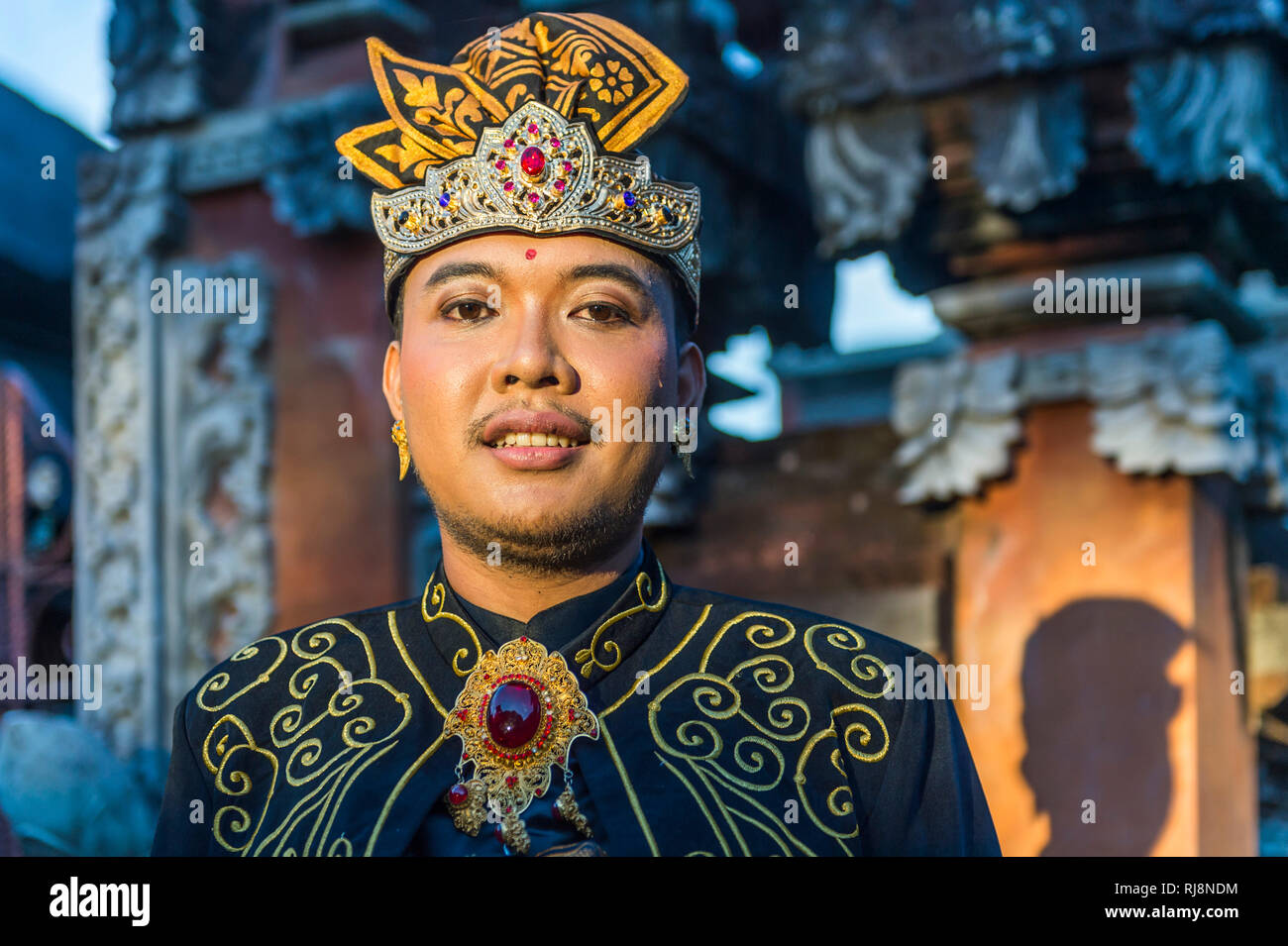 Denpasar, Museo di Bali, Bräutigam in festlicher Kleidung, Porträt Foto Stock