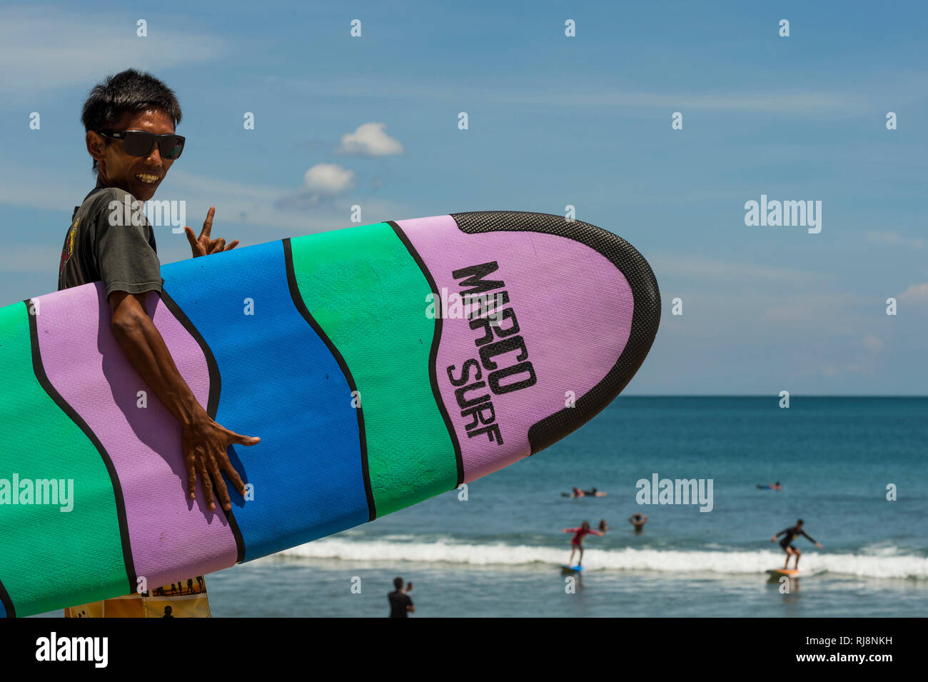 Surfer am Bining Beach Foto Stock