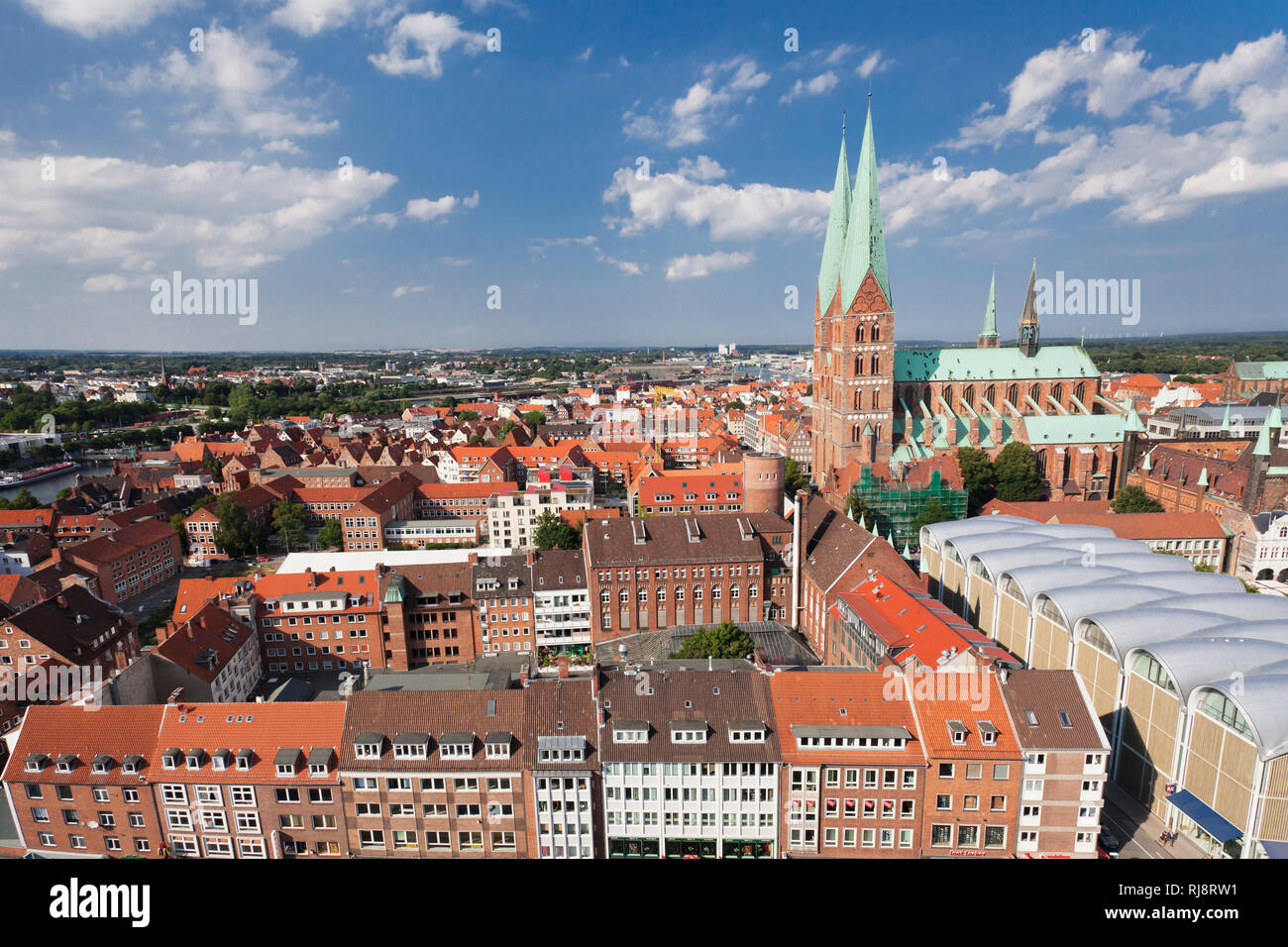 Blick über die Altstadt mit Marienkirche und Rathaus, Lubecca, Schleswig Holstein, Deutschland Foto Stock