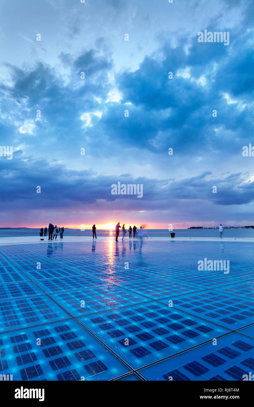 Installazione saluto an die Sonne (saluti al sole), Zadar, Dalmatien, Kroatien Foto Stock