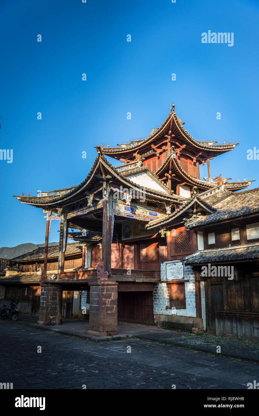 Architettura di Bai - Teatro Antico Inn, Shaxi, storica città mercato, Yunnan, Cina Foto Stock