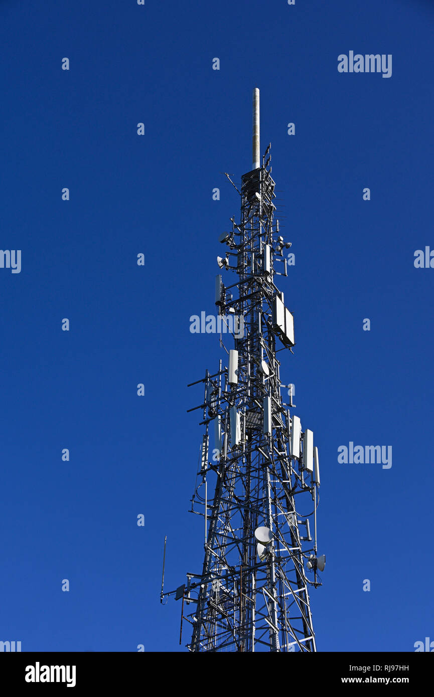 Montante di telecomunicazioni. Hayclose Lane, Kendal Cumbria, England, Regno Unito, Europa. Foto Stock