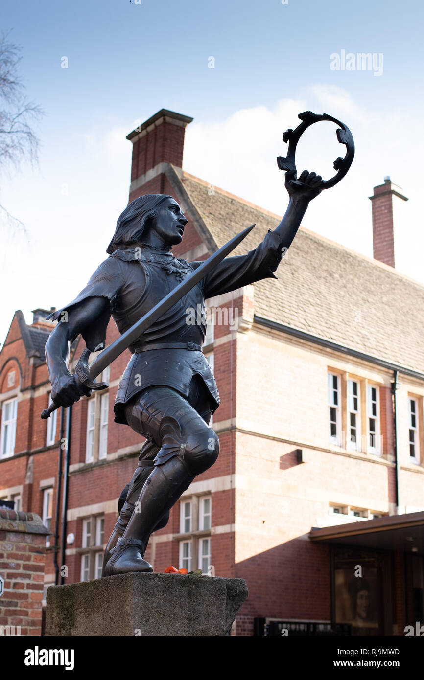 Una statua di bronzo raffigurante Richard III, commissionato da Richard III la società nel 1980 sorge al di fuori del Centro Visitatori vicino alla cattedrale. Foto Stock