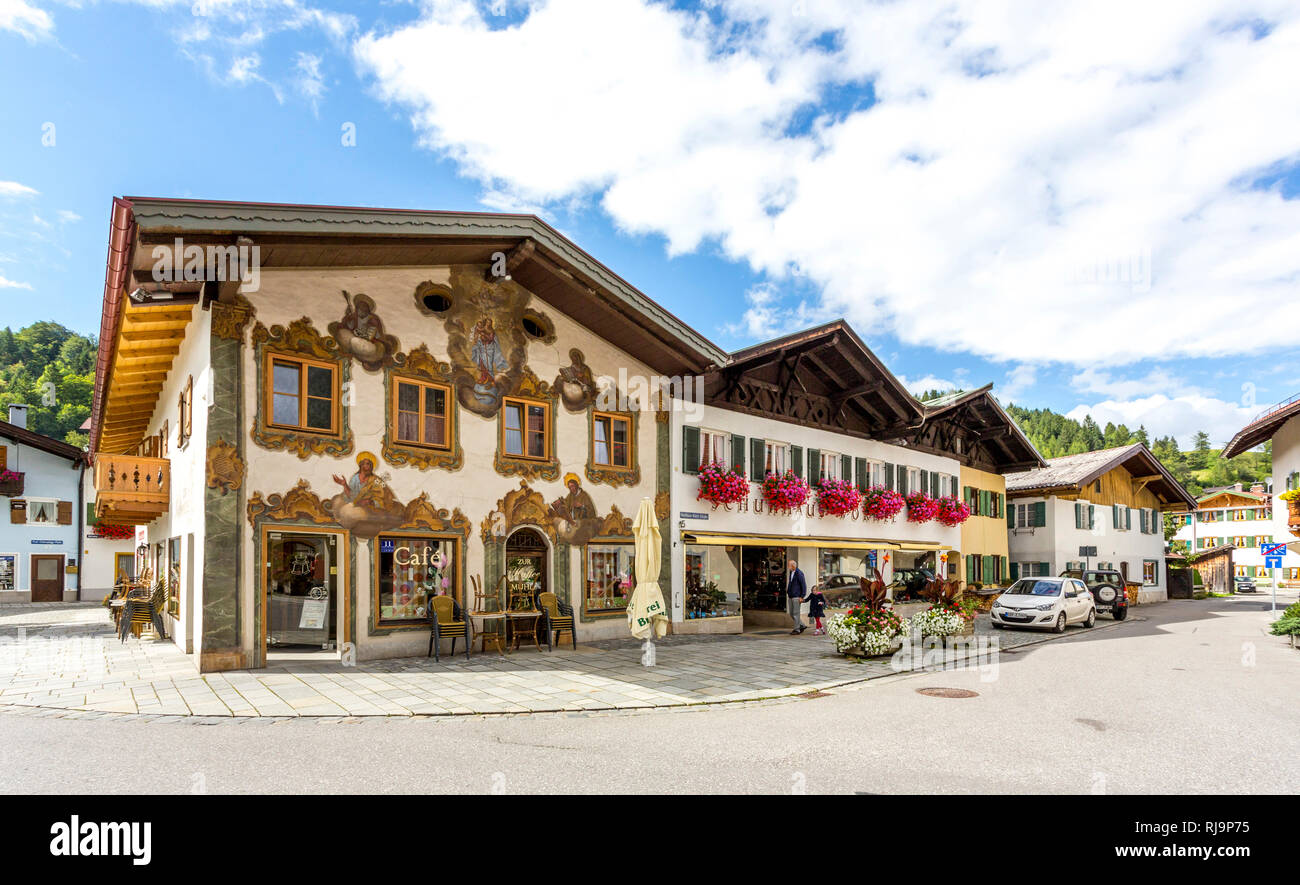 Hausfassaden mit Lüftlmalerei, Mittenwald, Werdenfelser Land, Oberbayern, Bayern, Deutschland, Europa Foto Stock