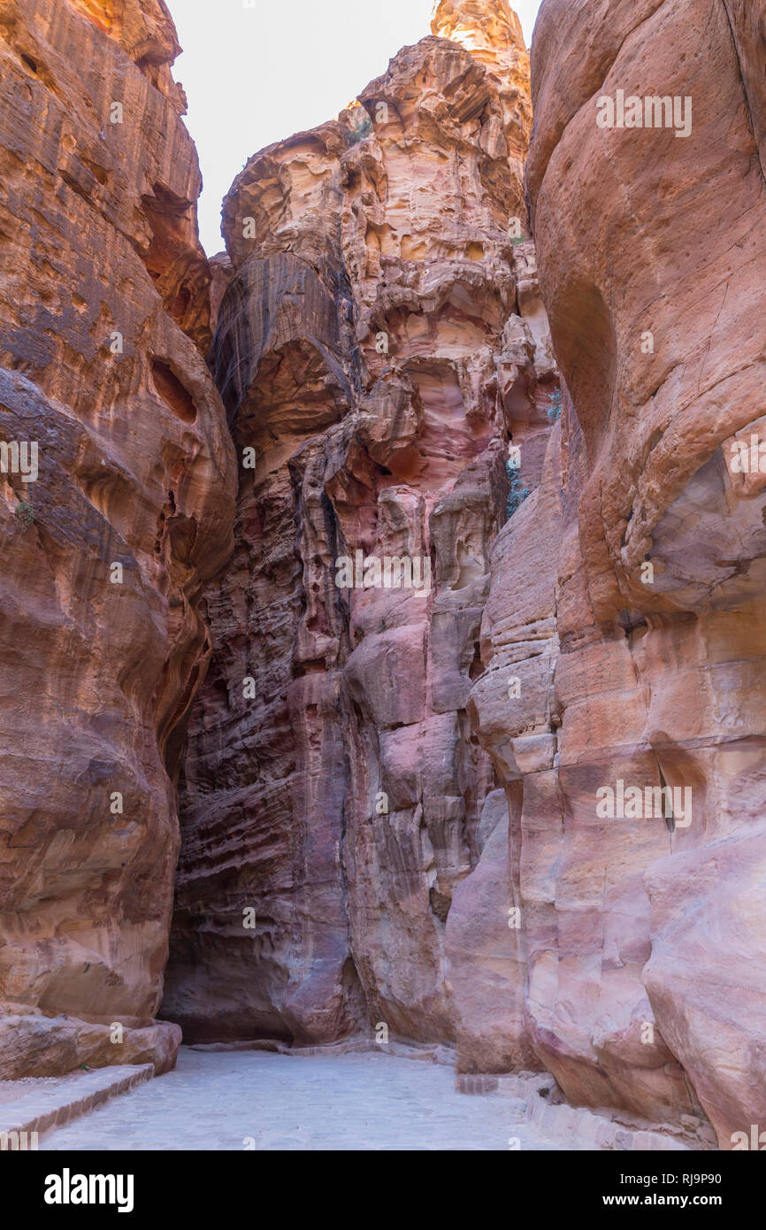 Der Sik, Siq, Felsschlucht, 1200 m, Petra Wadi Musa, Nabatäer Hauptstadt, UNESCO Weltkulturerbe, Jordanien, Asien Foto Stock