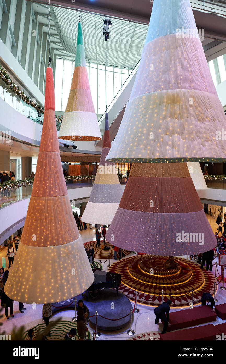 HONG KONG - 25 dicembre 2015: Natale decorazioni a ifc centro commerciale per lo shopping di Hong Kong. Hong Kong centri commerciali per lo shopping sono alcune tra le più grandi e più impr Foto Stock