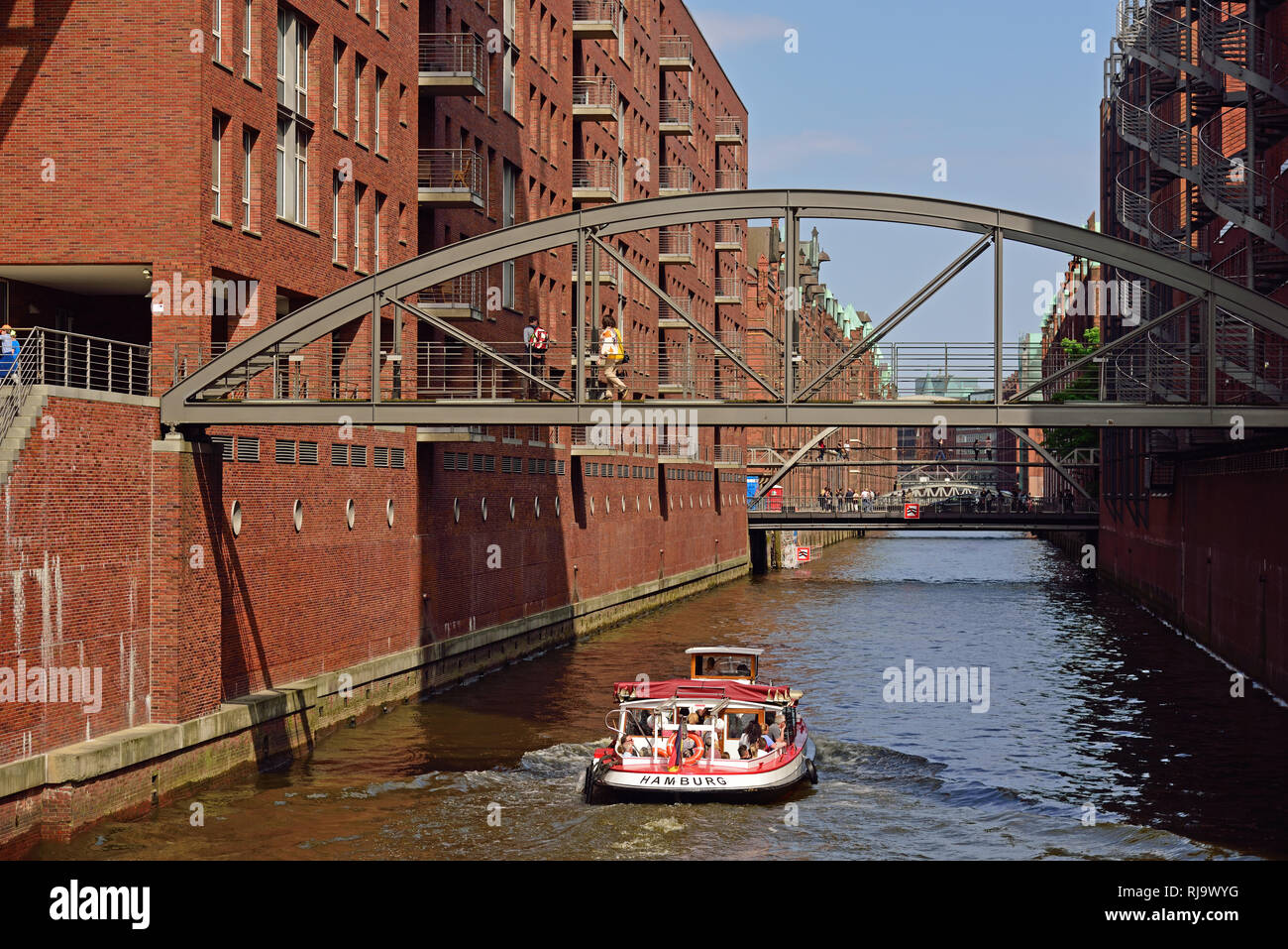 Europa, Deutschland, Amburgo, Speicherstadt, Kehrwiederfleet, Barkasse, Kanalrundfahrt, Foto Stock