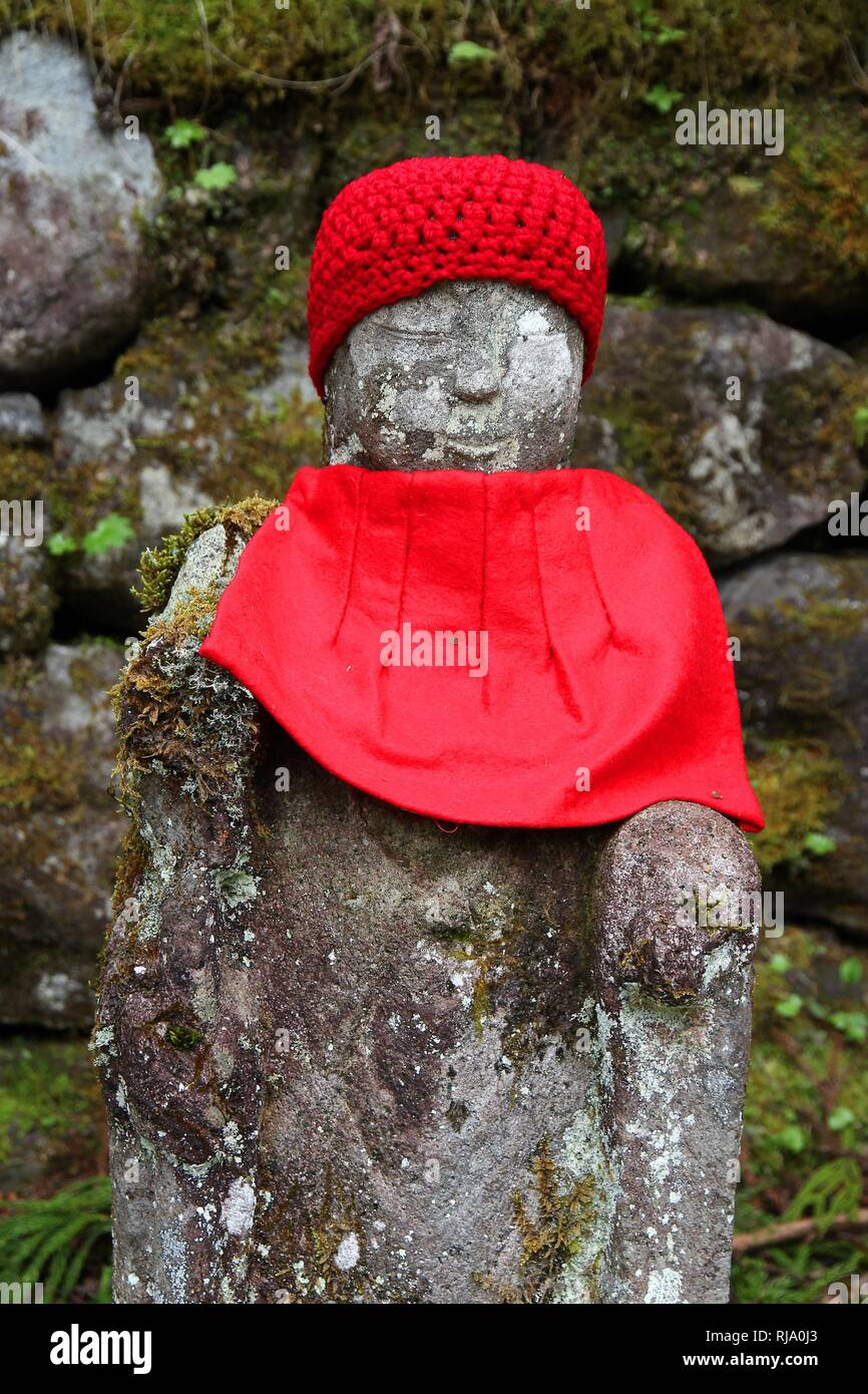 Nikko, Giappone - jizo statua al famoso Kanmangafuchi. Jizo, noto anche come Ksitigarbha bodhisattvas sono in East Asian Buddismo. Foto Stock