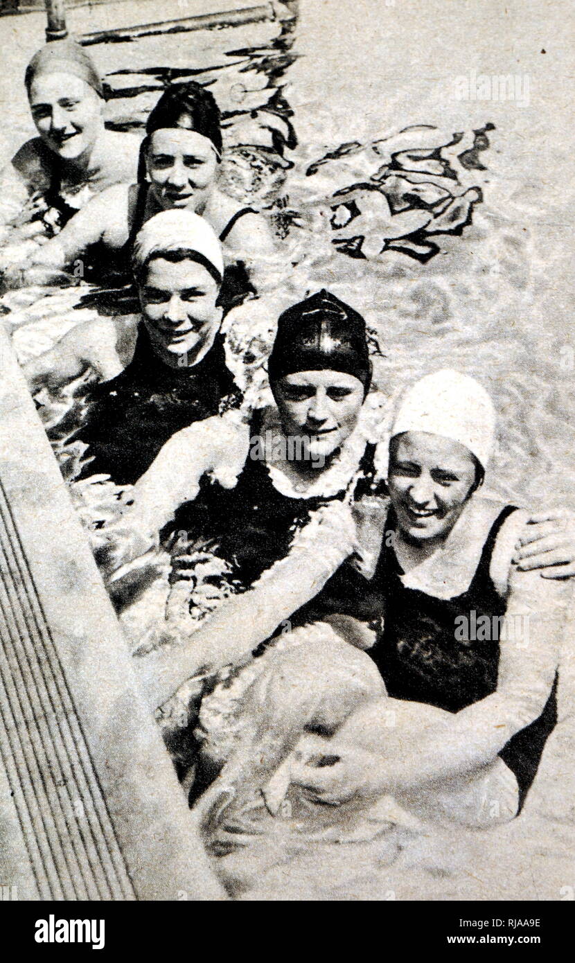 Fotografia di Holland donna nuoto team al 1932 giochi olimpici. Da letf a destra, den Ouden, Vierdag, Ladde, Philipson-Braun Oversloot e. Foto Stock