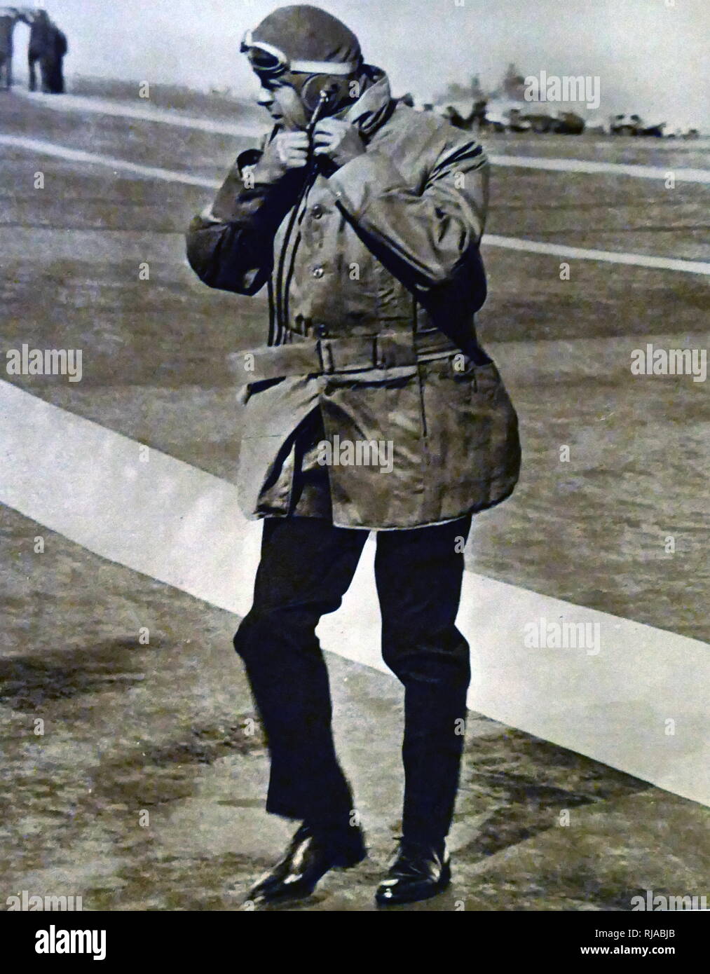 Edward VIII divenne il primo monarca britannico di essere un pilota qualificato. Edward VIII (1894 - 1972) era il re del Regno Unito e i domini dell'impero britannico, e l'imperatore di India, dal 20 gennaio 1936 fino alla sua abdicazione il 11 dicembre dello stesso anno. Foto Stock