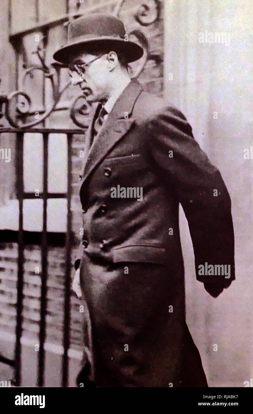 Walter Monckton, (1891 - 1965), uomo politico britannico, ha servito come consigliere a Edward VIII durante l'abdicazione crisi. Egli è stato Anthony Eden del Ministro della difesa 1955-56, ma è stato il solo ministro Gabinetto di opporsi alla sua politica di Suez Foto Stock