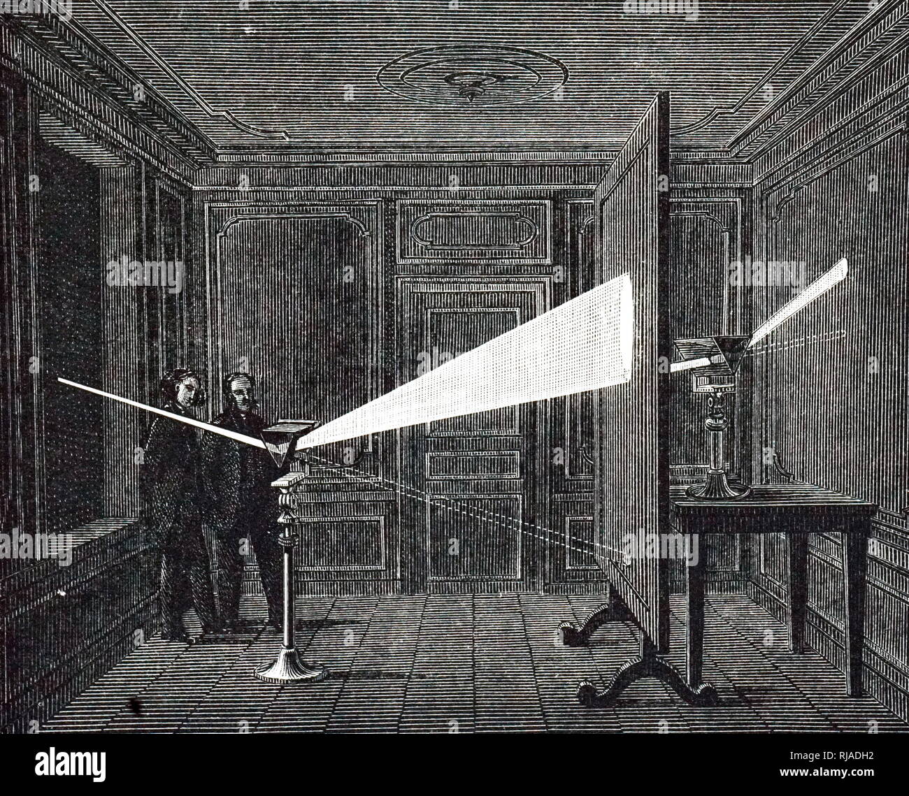 Una incisione raffigurante la proiezione di un fascio di luce solare (luce bianca) passando attraverso un foro cieco di una stanza buia attraverso un prisma triangolare e gettando lo spettro su di uno schermo. Datata del XIX secolo Foto Stock