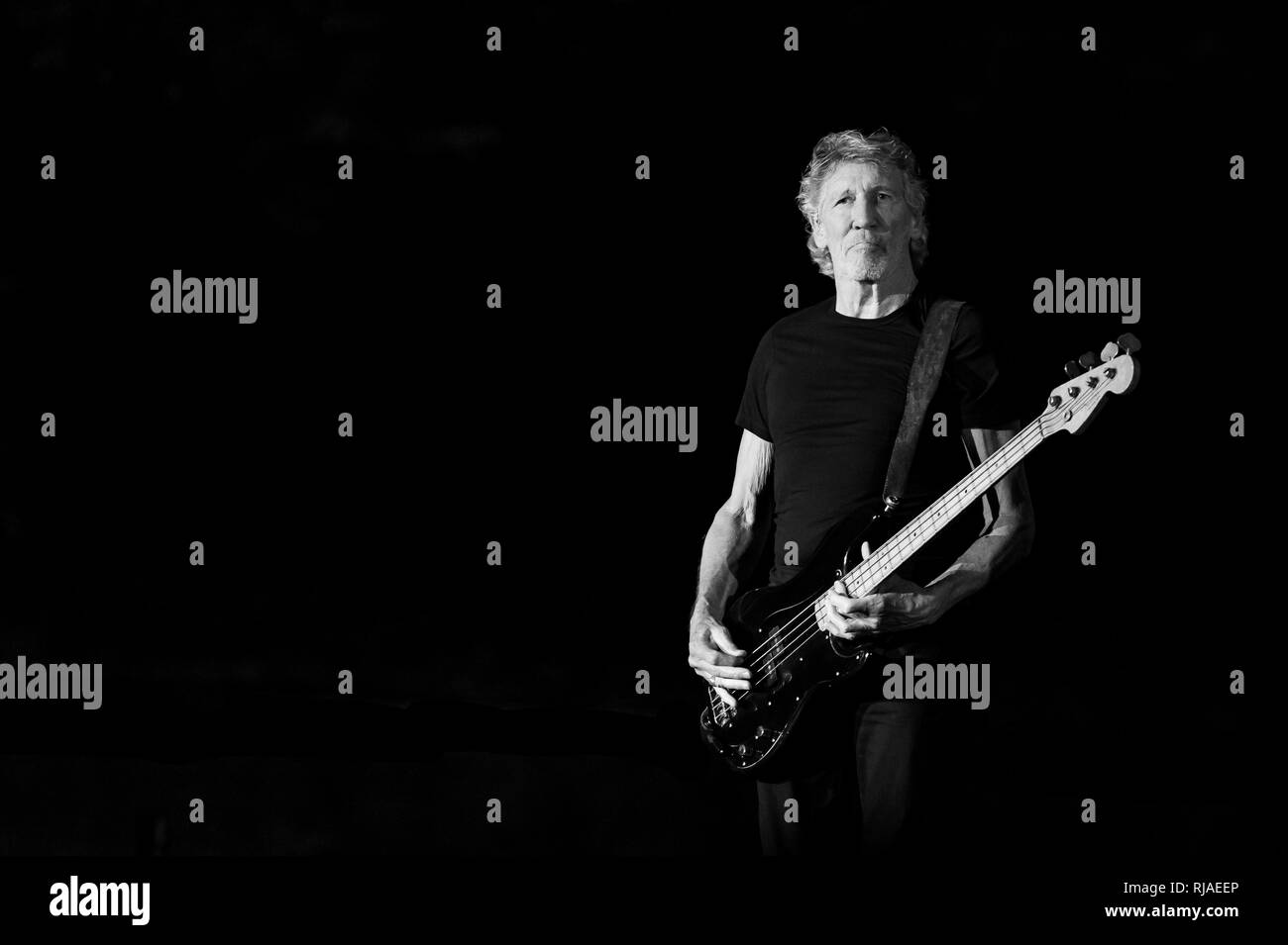 Lucca, Italia. 11 luglio, 2018. L'Italia, Lucca: cantante Roger Waters (Pink Floyd) suona dal vivo sul palco a Lucca Summer Festival 2018 per "Noi li +" tour 2018 Foto Stock