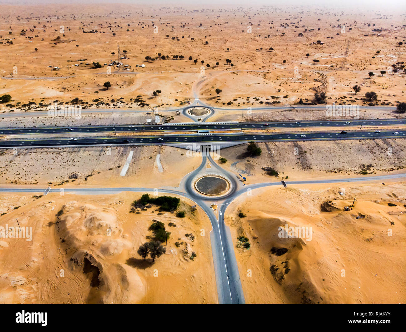 Paesaggio del deserto con la strada immagini e fotografie stock ad alta ...