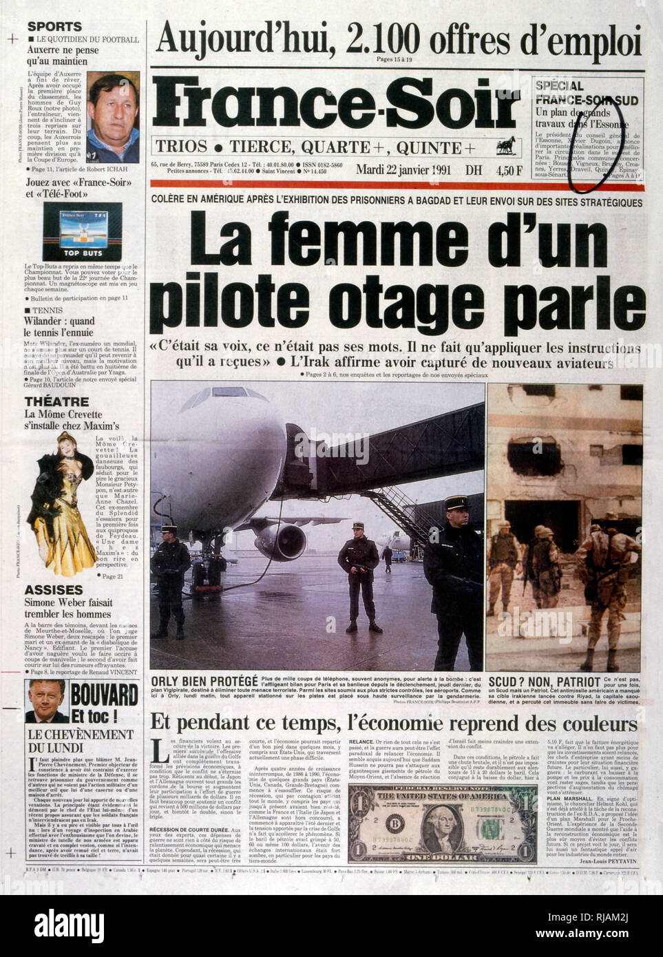 Headline in 'France-Soir' un quotidiano francese, 2nnd gennaio 1991, concernenti i prigionieri di guerra usati come scudi umani, durante la guerra del Golfo (2 agosto 1990 - 28 febbraio 1991). nome in codice Operazione Desert Shield e la tempesta di deserto di funzionamento, la guerra scatenata dalle forze della coalizione che da 35 nazioni condotte dagli Stati Uniti contro l'Iraq in risposta all'Iraq dell' invasione e l'annessione del Kuwait. Le immagini mostrano il francese archiviato comandanti e la guerra francese mobile sotto il Presidente Mitterrand. Foto Stock