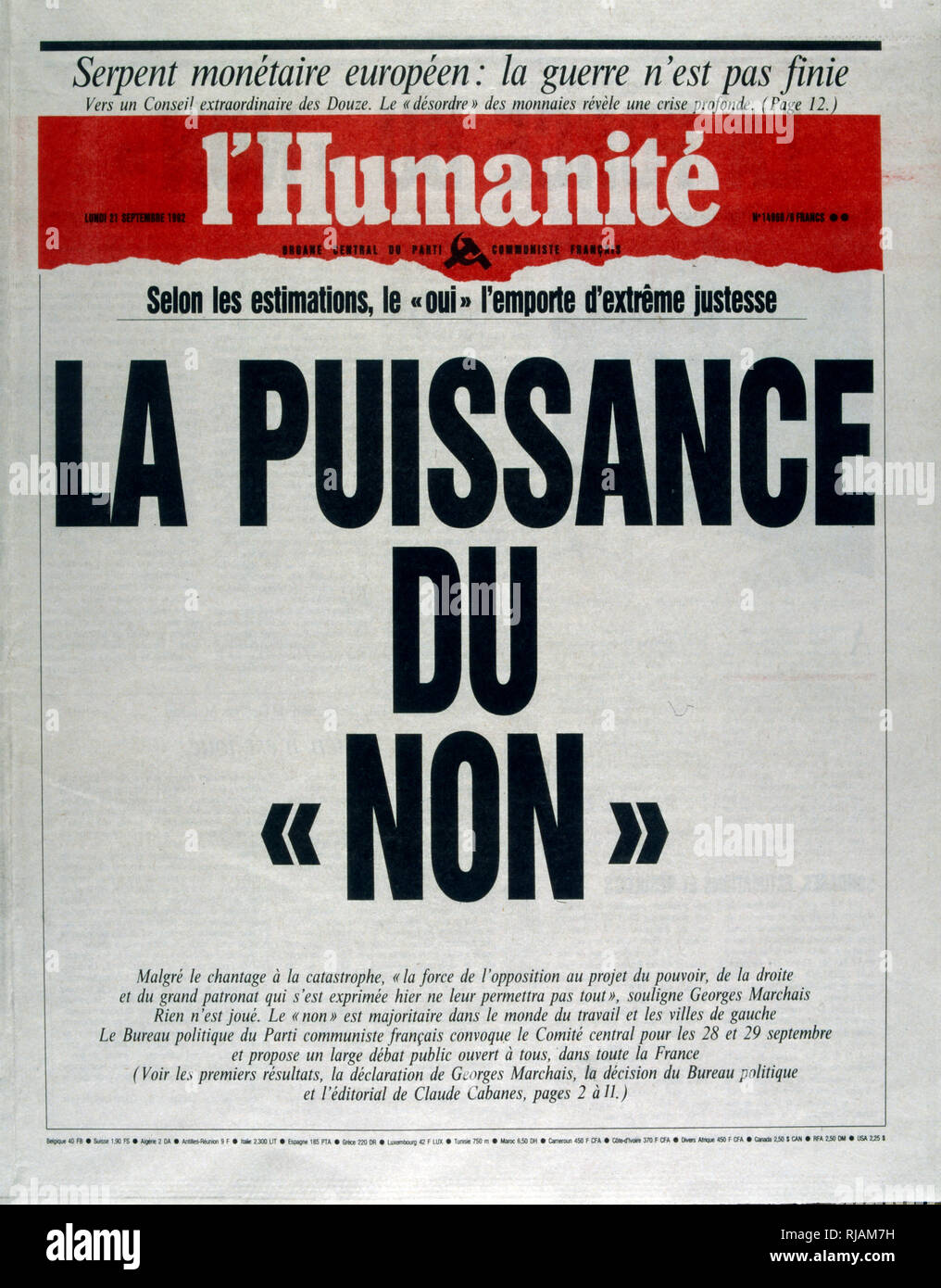 Coperchio del quotidiano francese "L'Humanite' in merito al referendum sul Trattato di Maastricht, tenutosi in Francia, nel settembre 1992. Essa è stata approvata da solo il 51% degli elettori. Il risultato del referendum, noto come ''petit oui'', insieme con la Presidenza danese ''No'' voto sono considerati segnali della fine del ''consenso permissivo'' sull'integrazione europea che esisteva nella maggior parte dell Europa continentale fino ad allora. Da questo punto in avanti le questioni relative al processo di integrazione europea sono state soggette a molto maggiore controllo in gran parte dell'Europa, e palese scetticismo euro guadagnato importanza. Solo Fra Foto Stock