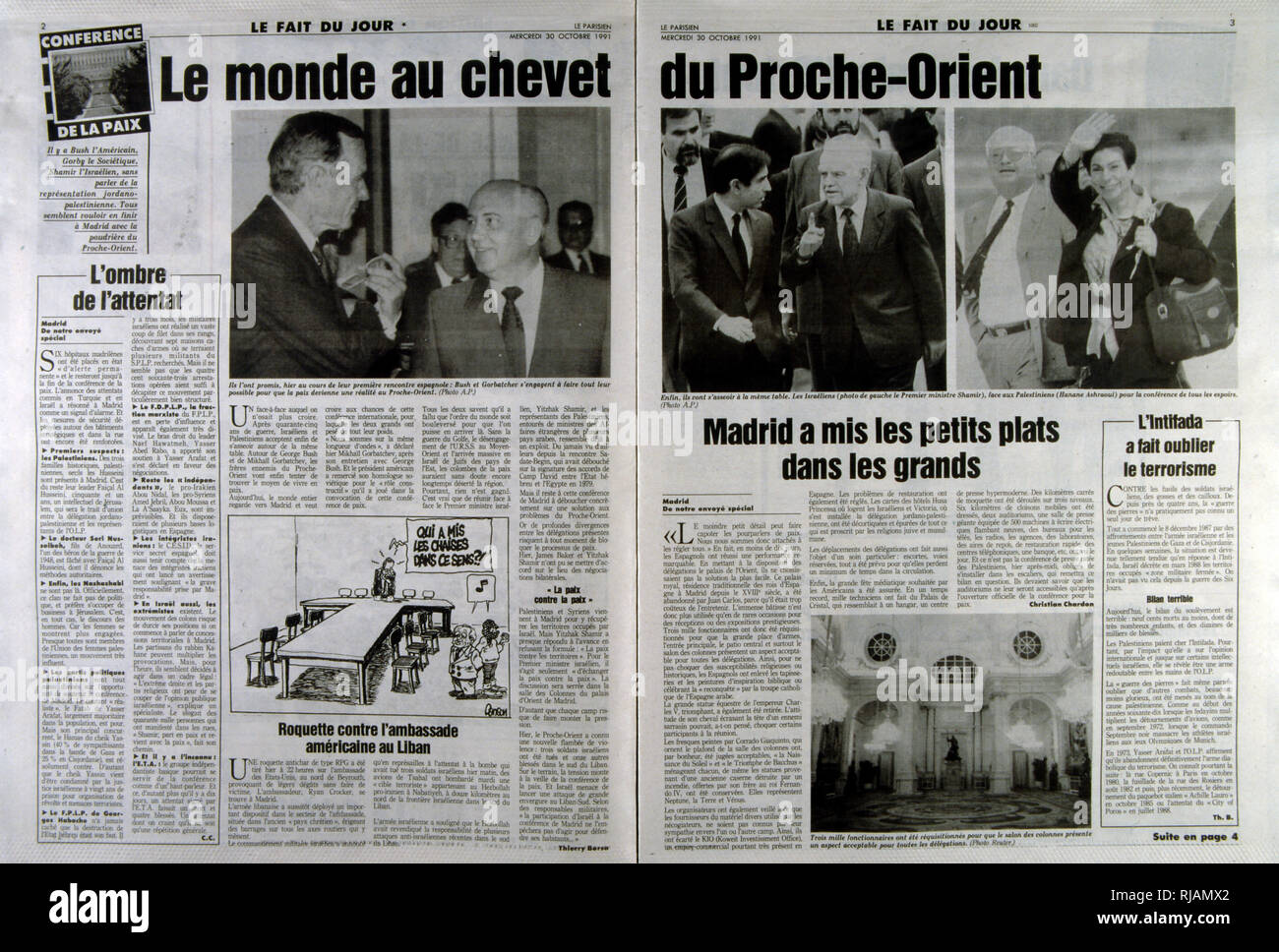 Pubblicazione francese "Le Parisien" reporting sulla Conferenza di Madrid; una conferenza di pace tenutasi dal 30 Ottobre al 1 novembre 1991 a Madrid, ospitato da Spagna e co-sponsorizzato da Stati Uniti e Unione Sovietica. Era un tentativo da parte della comunità internazionale per rilanciare il processo di pace israelo-palestinese attraverso negoziati tra Israele e i palestinesi, come pure paesi arabi, inclusa la Giordania, il Libano e la Siria. Il presidente Bush, Gorbaciov; Il Primo Ministro Shamir e negoziatore palestinese Hanan Ashrwawi sono in primo piano. Foto Stock
