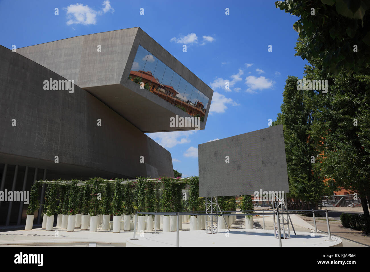 Il MAXXI, Museo nazionale delle arti del XXI secolo e il museo nazionale del XXI secolo le arti, un museo nazionale di arte contemporanea e architettura in Foto Stock