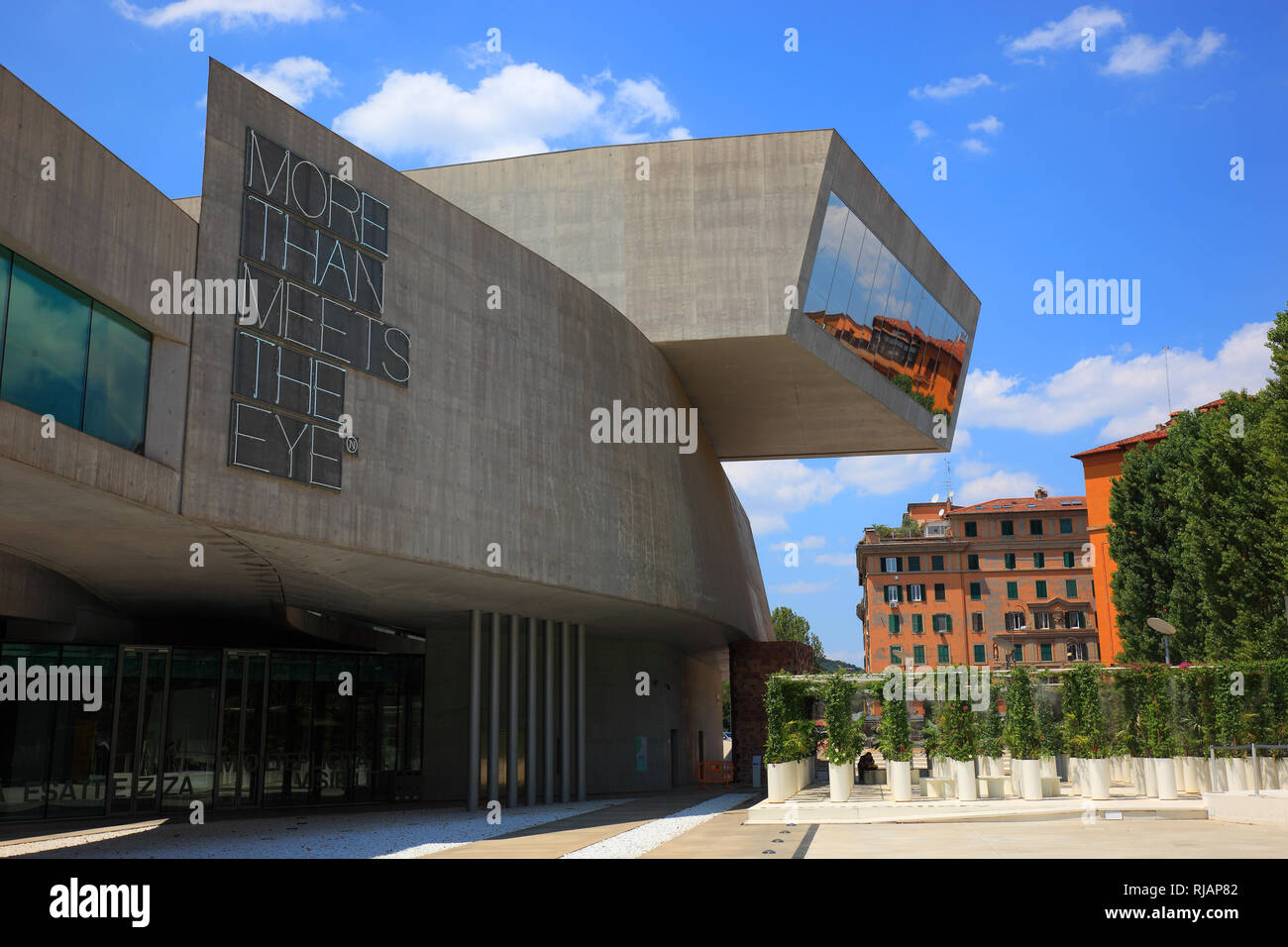 Il MAXXI, Museo nazionale delle arti del XXI secolo e il museo nazionale del XXI secolo le arti, un museo nazionale di arte contemporanea e architettura in Foto Stock