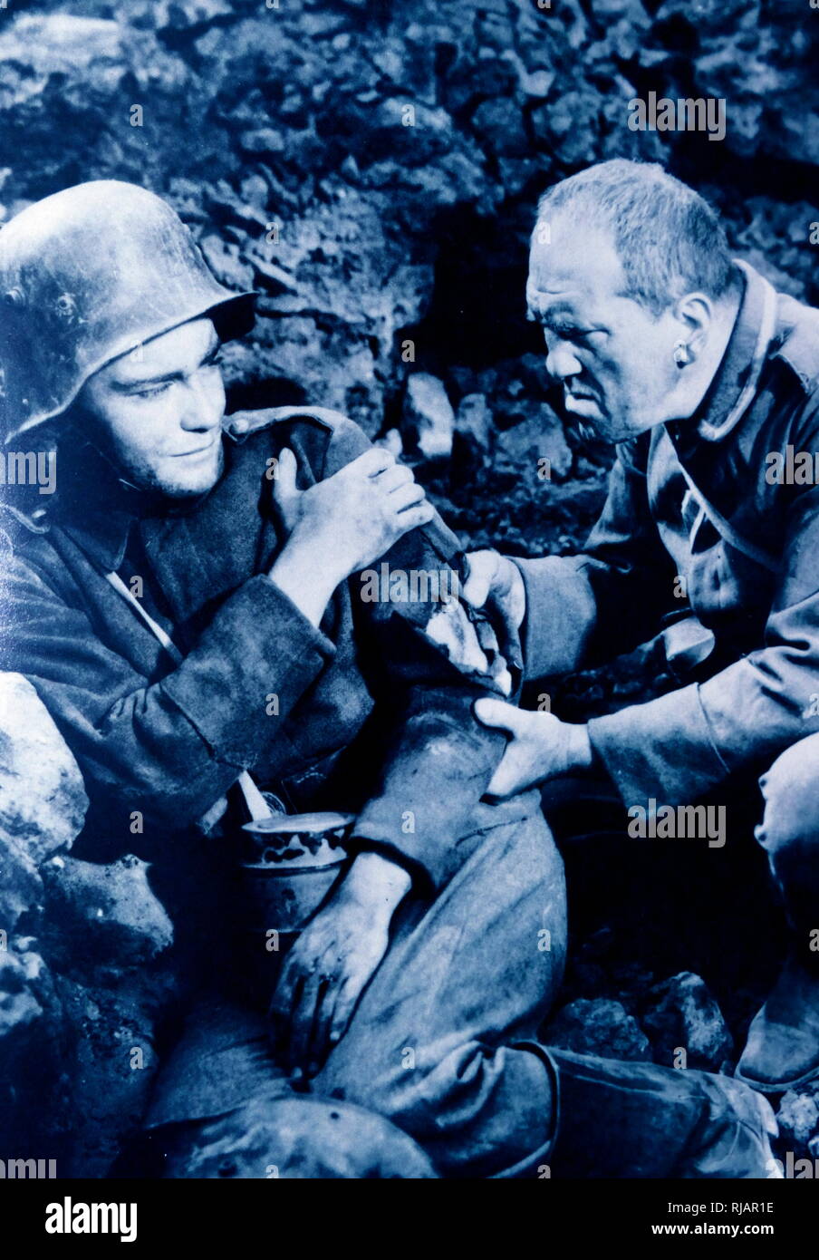 Tutto tranquillo sul fronte occidentale è un 1930 American epic pre-codice, film di guerra basato sulla Erich Maria Remarque romanzo dello stesso nome. Diretto da Lewis Milestone, stelle Louis Wolheim, Lew Ayres, John Wray, Arnold Lucy e Ben Alexander. Tutto tranquillo sul fronte occidentale aperta per ampi riconoscimenti negli Stati Uniti. Considerato un realistico e straziante racconto di guerra nella Prima Guerra Mondiale. Foto Stock