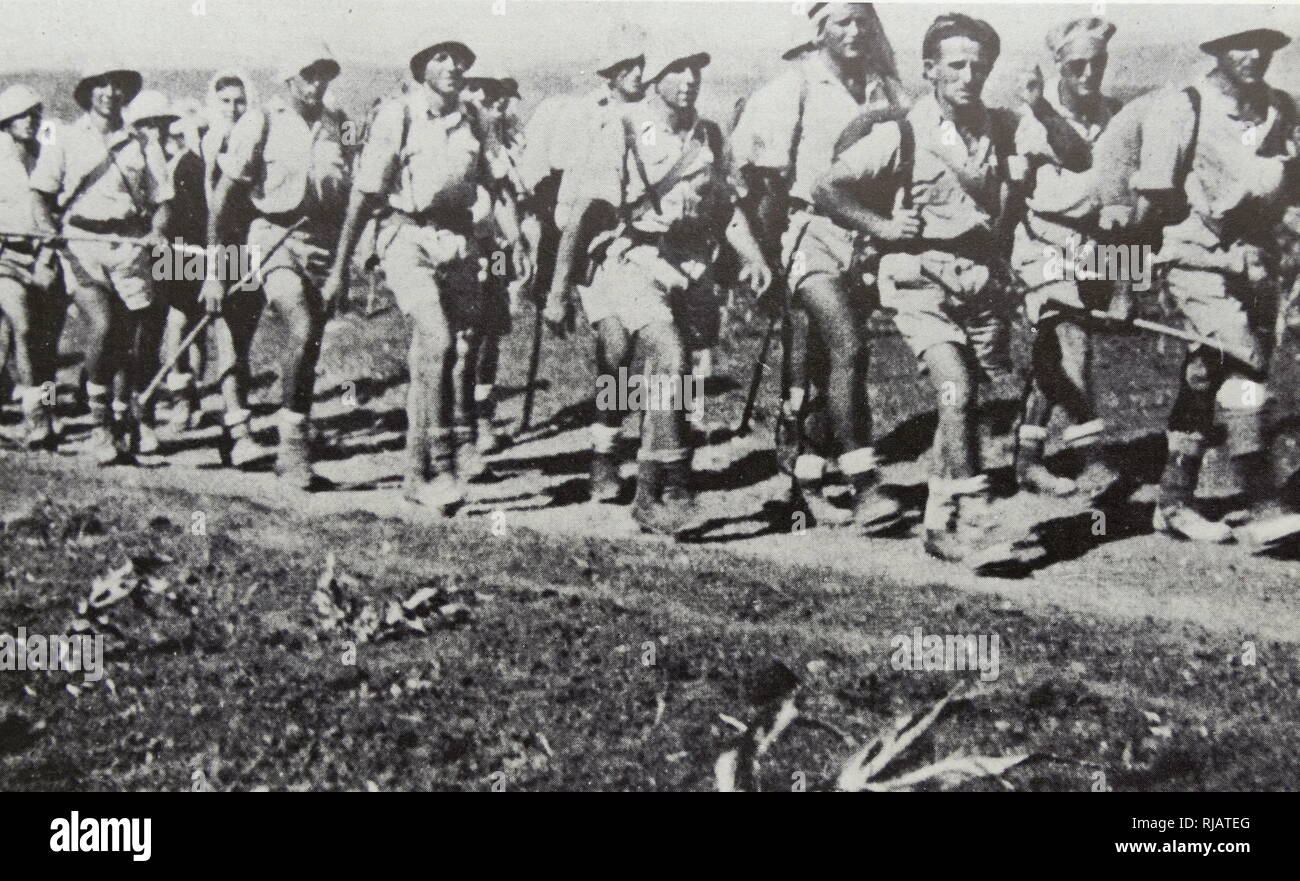 Palmas unità in formazione in Palestina (Israele), 1943. La Palmas è stata l'elite forza di combattimento della Haganah, la metropolitana esercito del Yishuv (comunità ebraica) durante il periodo del mandato britannico per la Palestina. La Palmas è stato istituito il 15 maggio 1941. Foto Stock