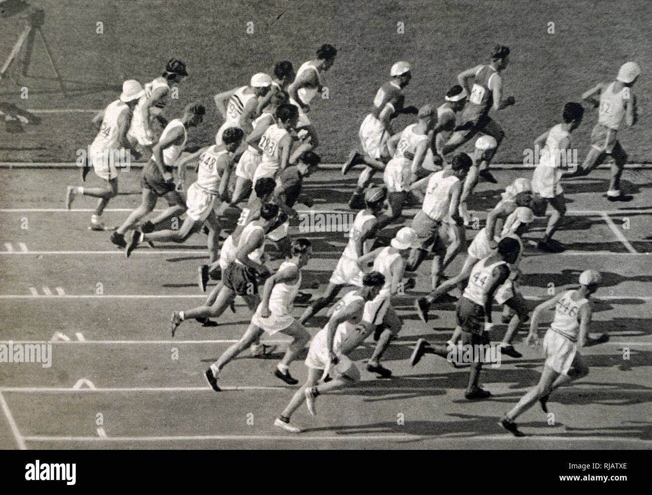 Fotografia della maratona durante il 1932 giochi olimpici. Si è cominciato e finito presso il Los Angeles Memorial Coliseum. Foto Stock