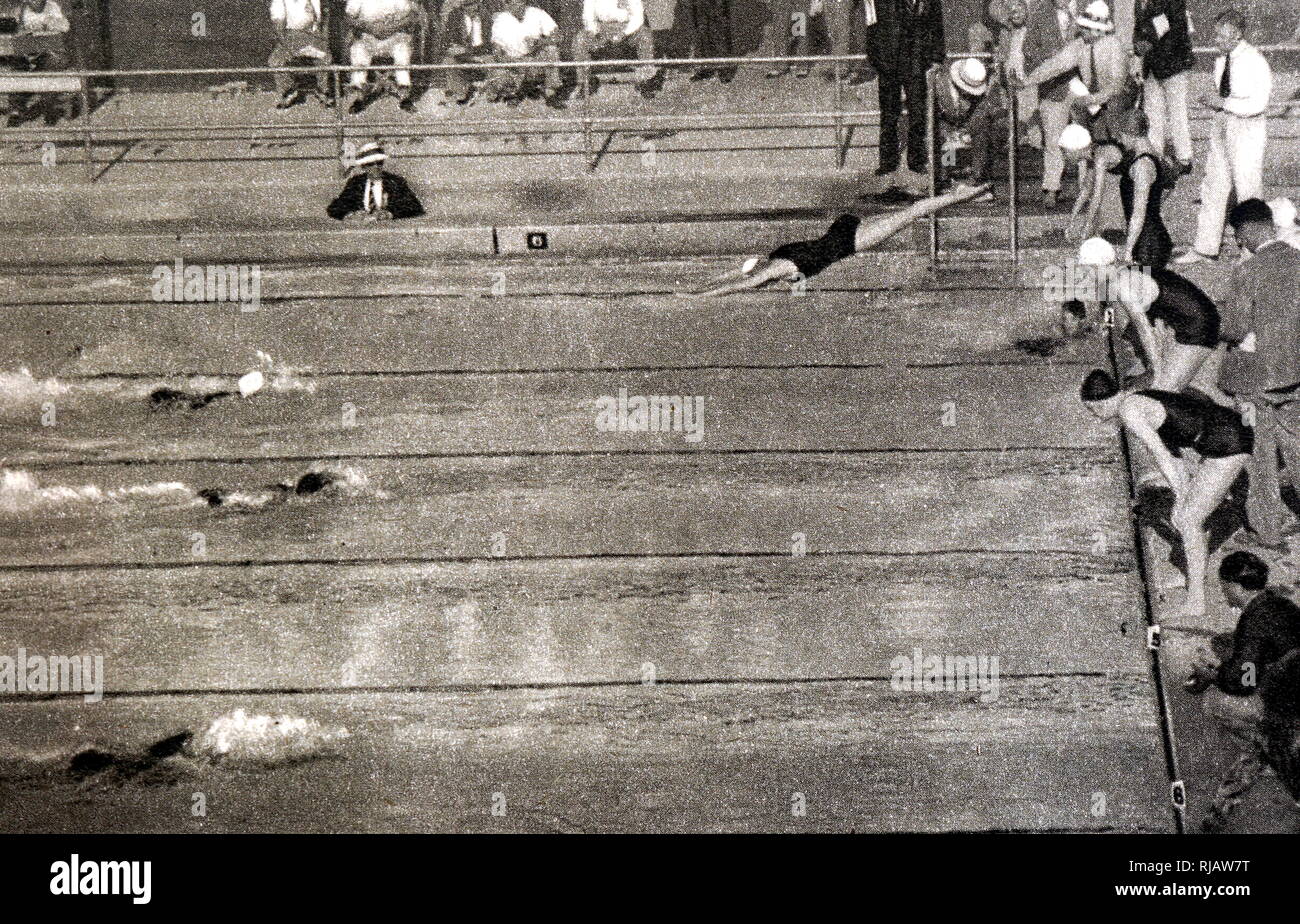 Fotografia del 4x100 metri di nuoto relè presso il 1932 giochi olimpici. Ha vinto DAGLI STATI UNITI D'AMERICA, Paesi Bassi seconda e terza la Gran Bretagna. Foto Stock