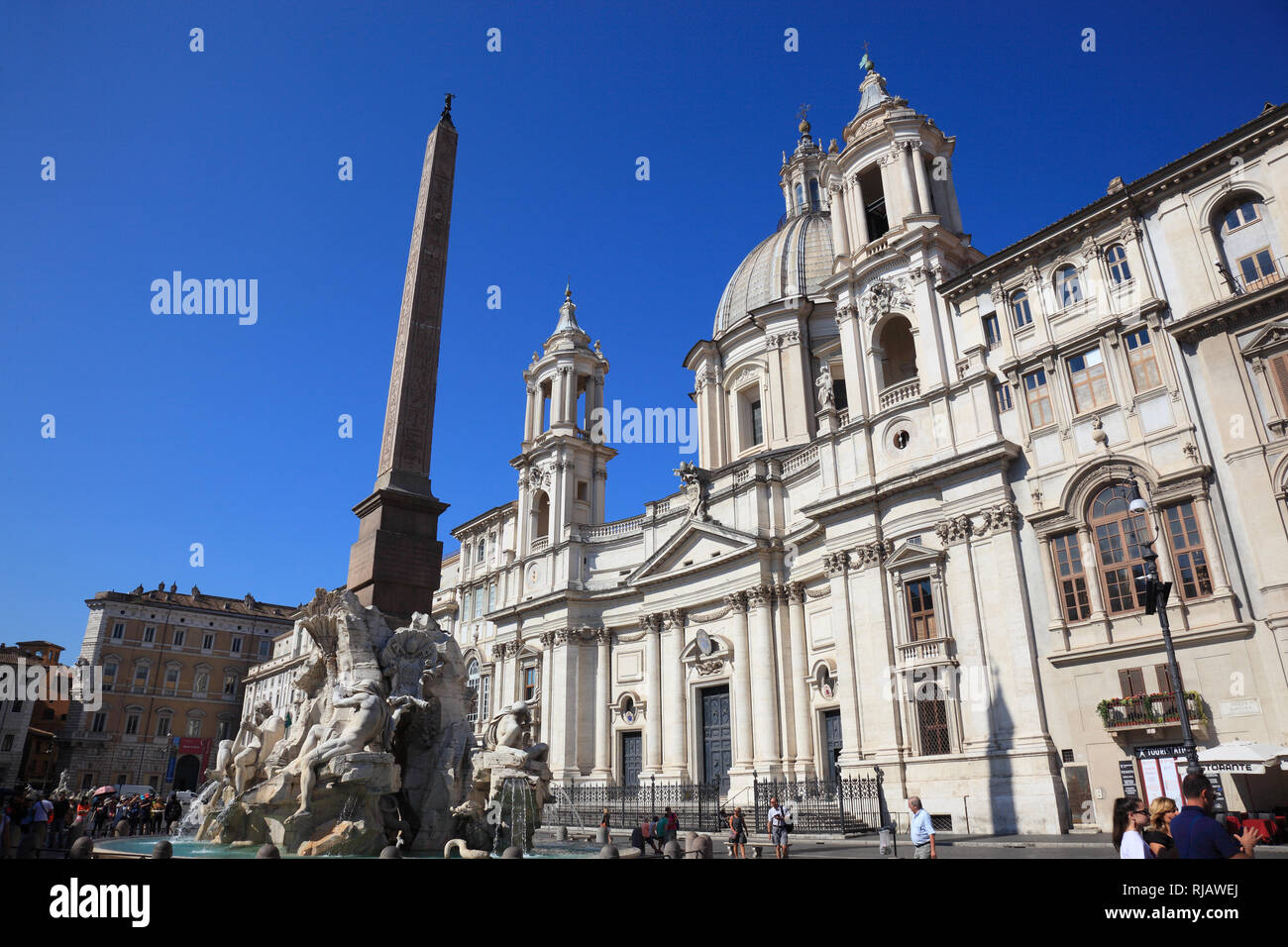 La fontana dei Quattro Fiumi, Fontana dei Quattro Fiumi, chiesa di Sant Agnese in Agone, a Piazza Navona, quartiere Parione, Roma, Italia Foto Stock