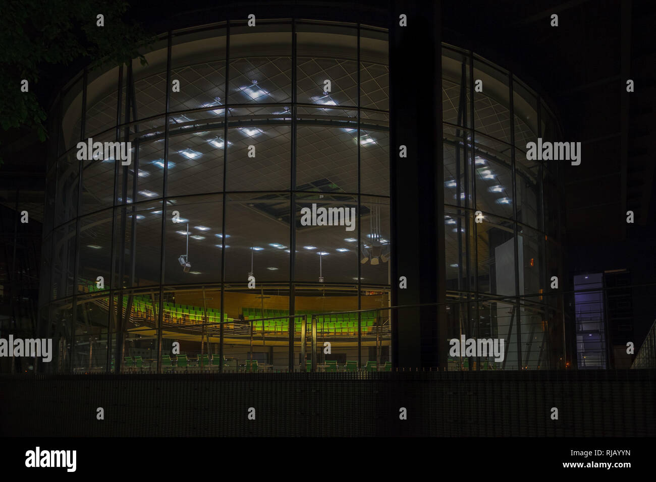 A Dresda, Landtagsgebäude, la Sitzungssaal, nachts, außen Foto Stock