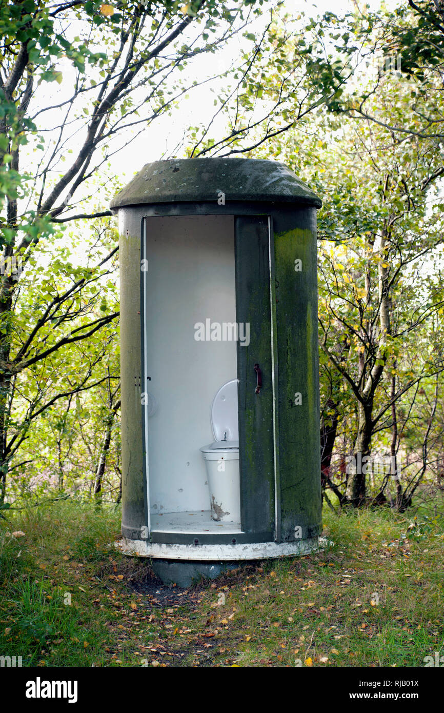 Toilette im Wald, Häuschen, Natur Foto Stock